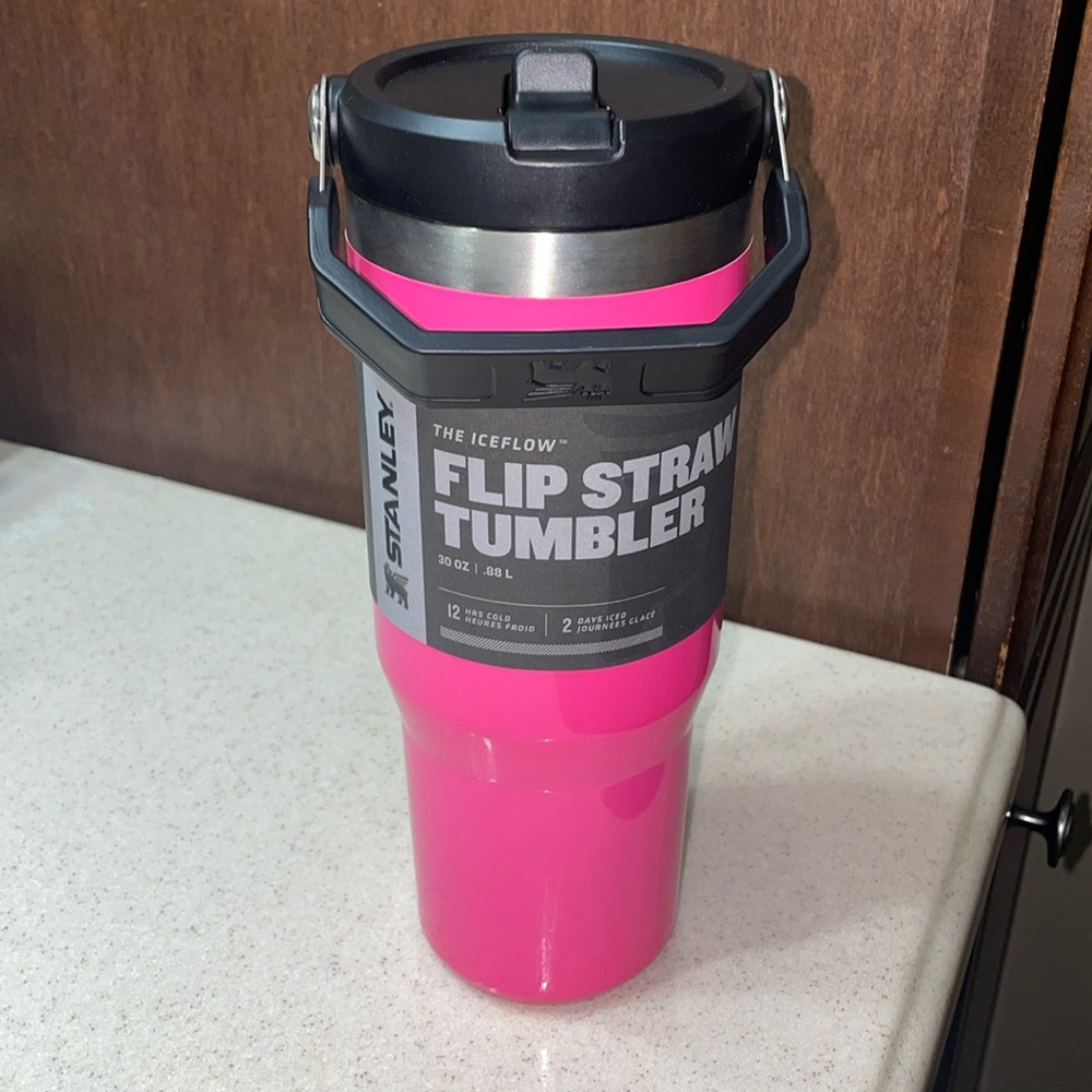 Stanley ice flow tumbler